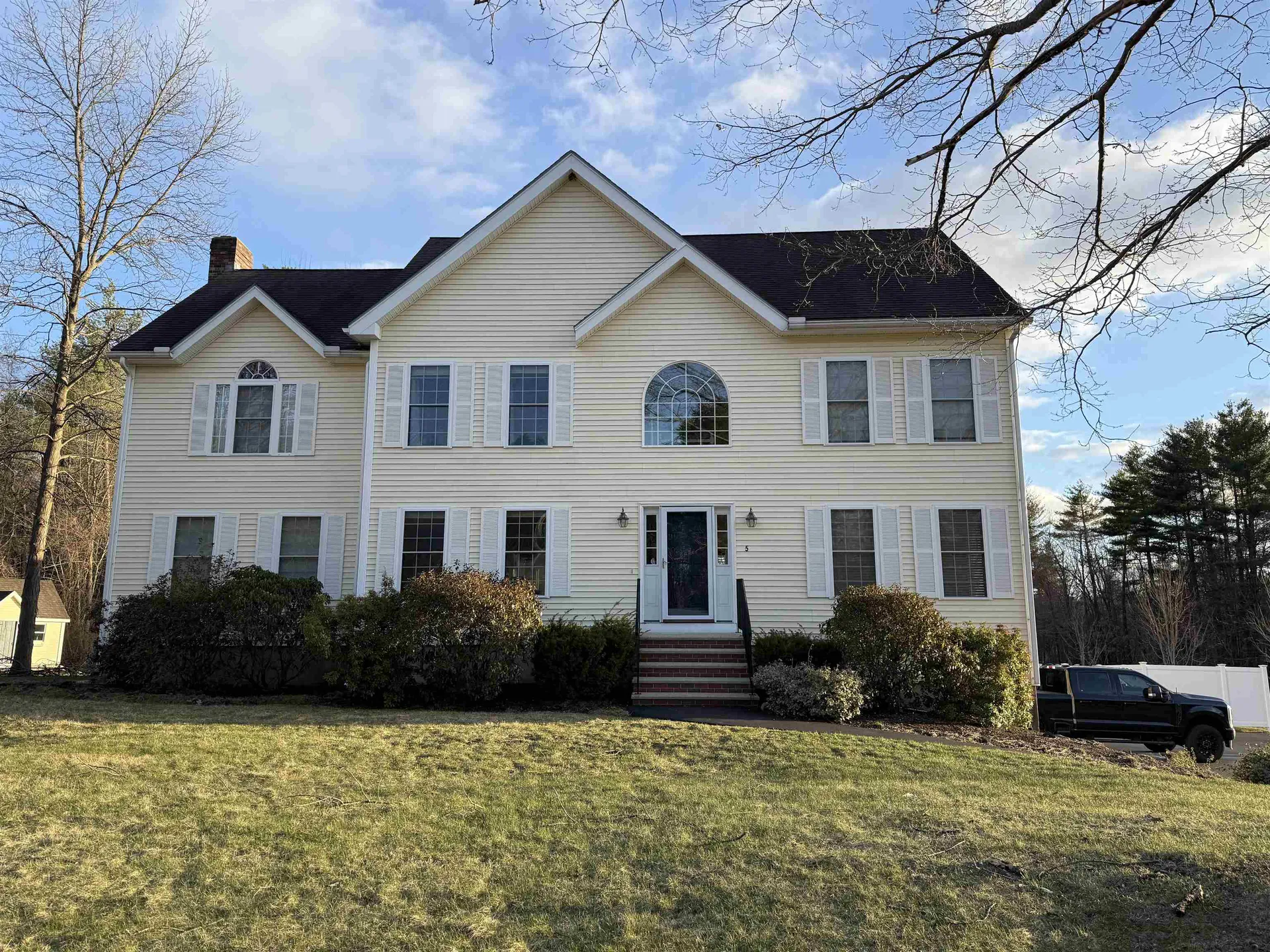 5 Buckingham Drive Londonderry NH 03053