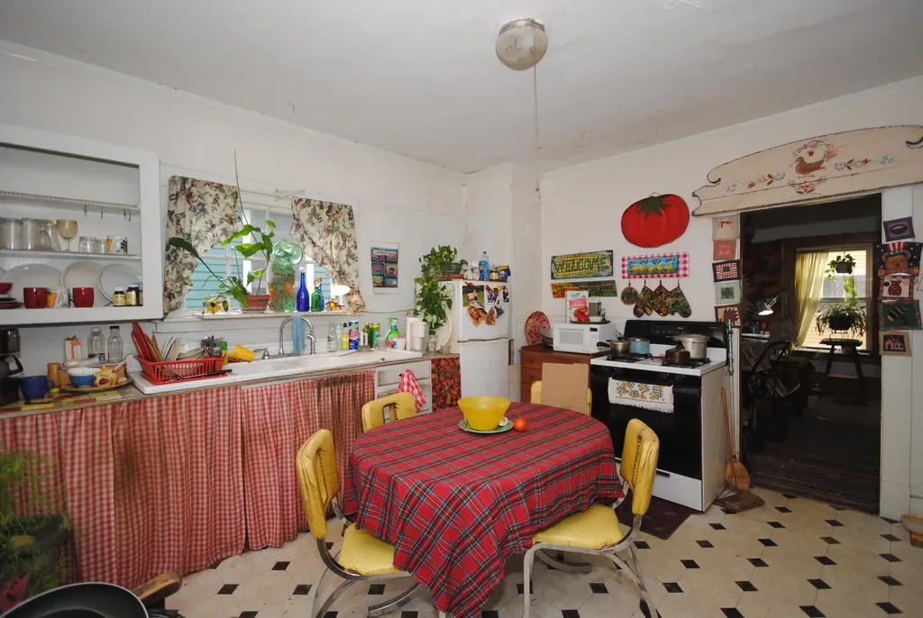 9 Garden Drive Brattleboro VT 05301-7195