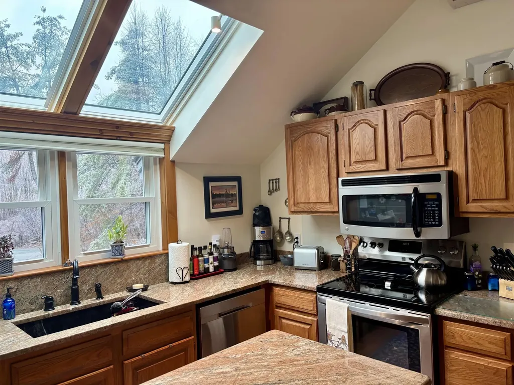 27 Landing Road Enfield NH 03748