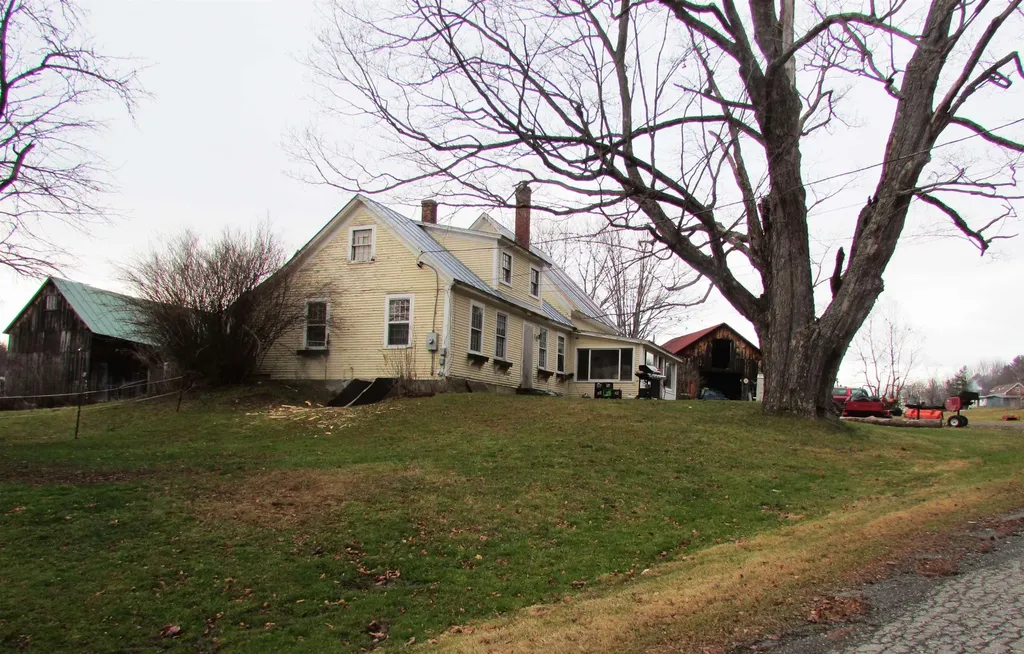 72 Wood Road Hartford VT 05001