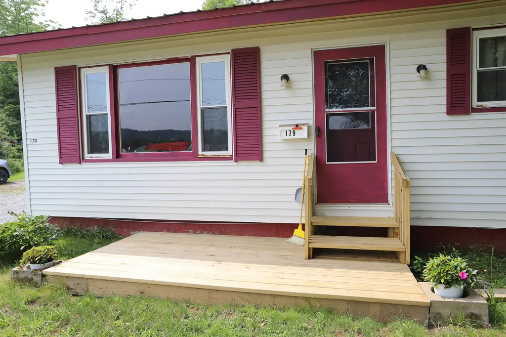 179 Farrant Street Newport City VT 05855