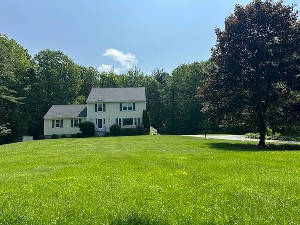 924 River Road Weare NH 03281