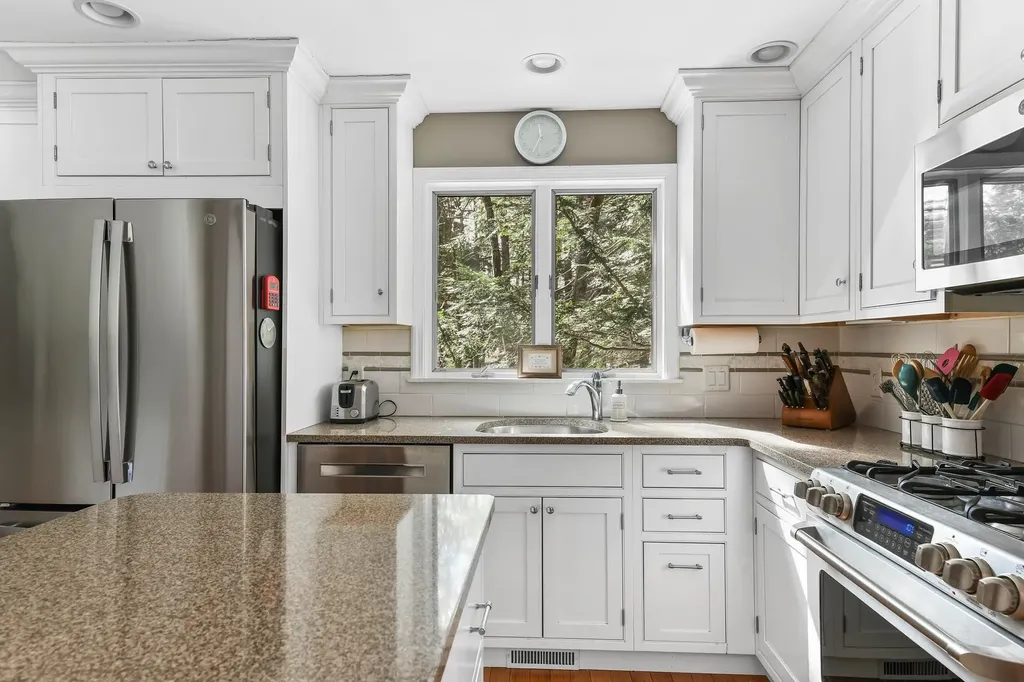 71 Greensward Drive Grantham NH 03753