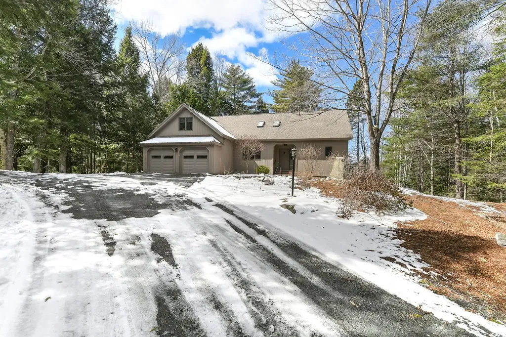 71 Greensward Drive Grantham NH 03753