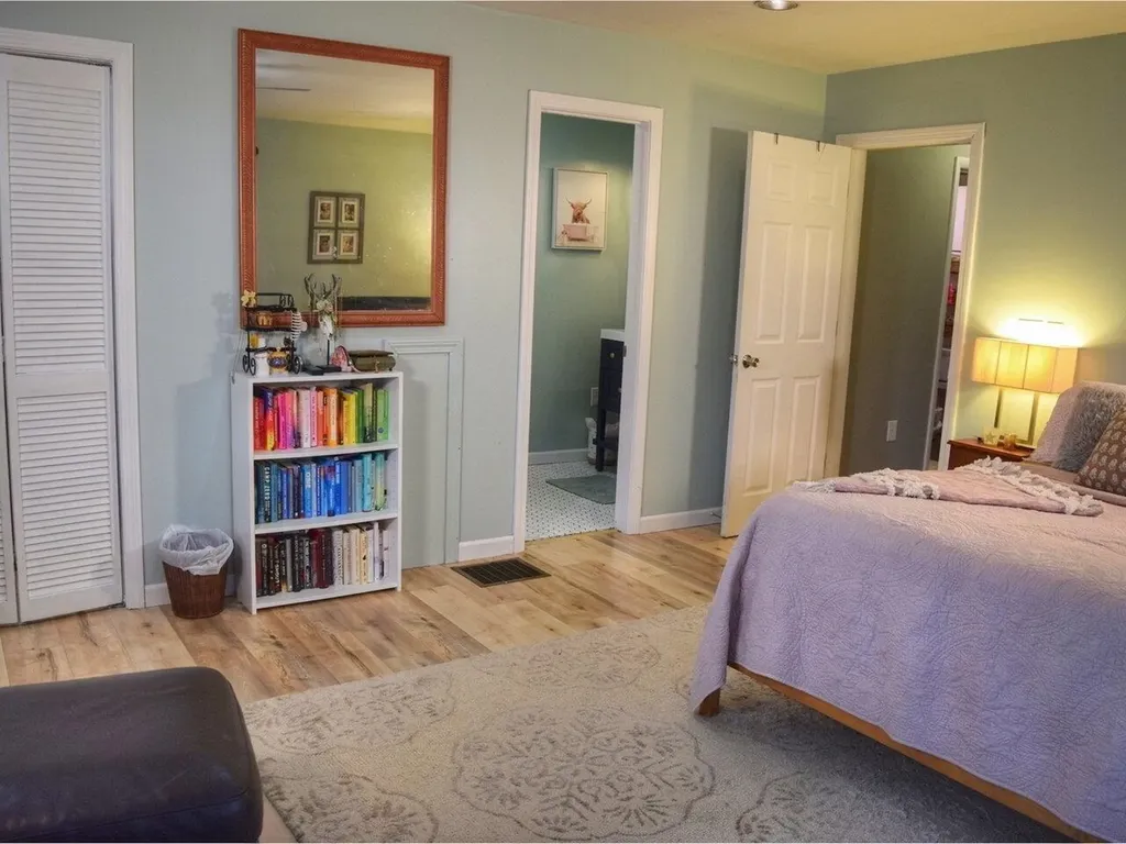 28 Red Cedar Lane Shelburne VT 05482