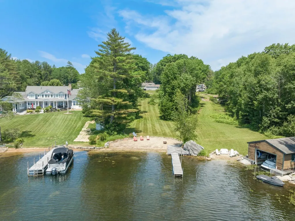 140 Lake Shore Drive Moultonborough NH 03254