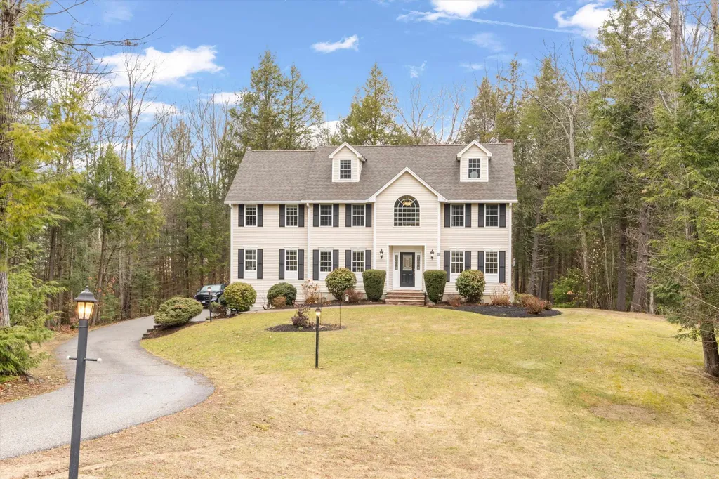 60 Mohawk Lane Brentwood NH 03833