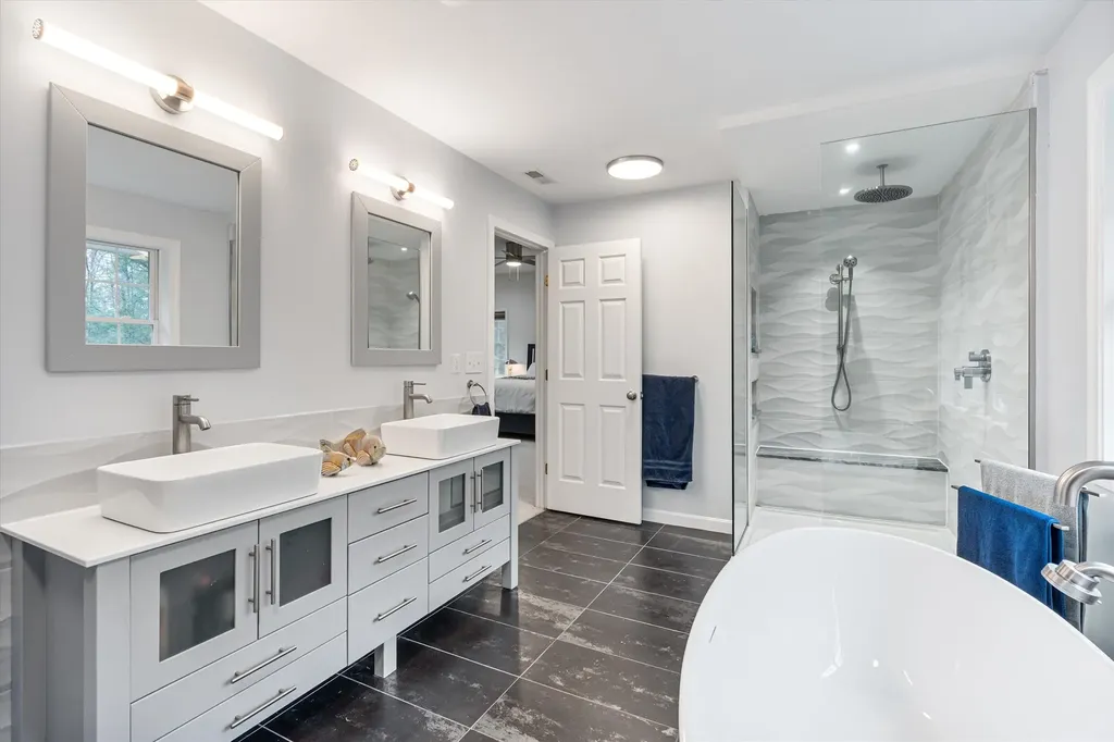 60 Mohawk Lane Brentwood NH 03833