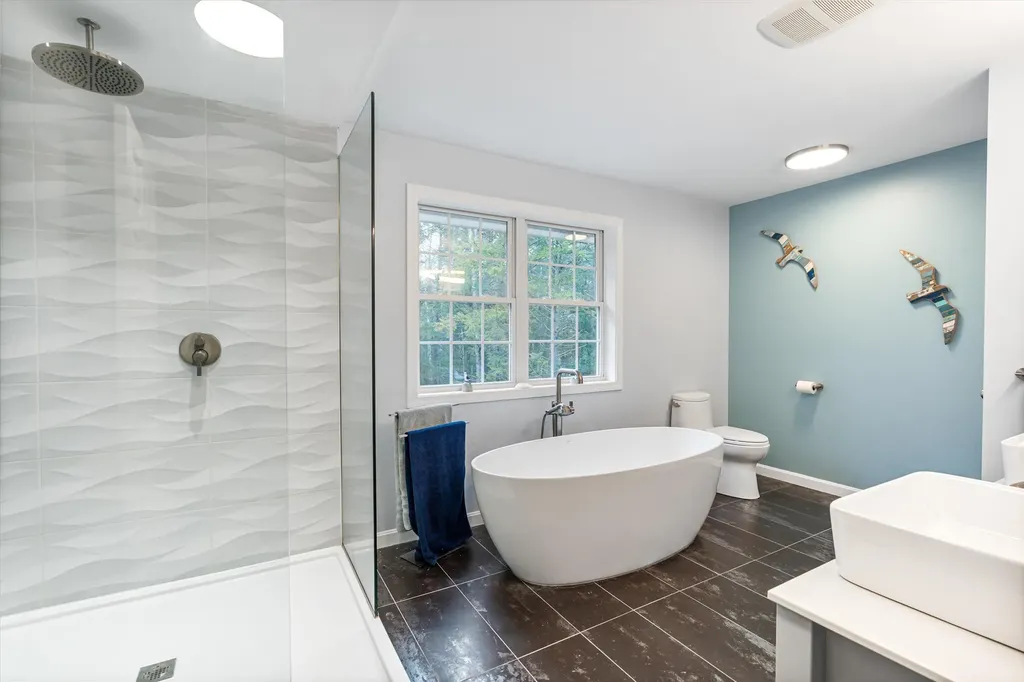 60 Mohawk Lane Brentwood NH 03833