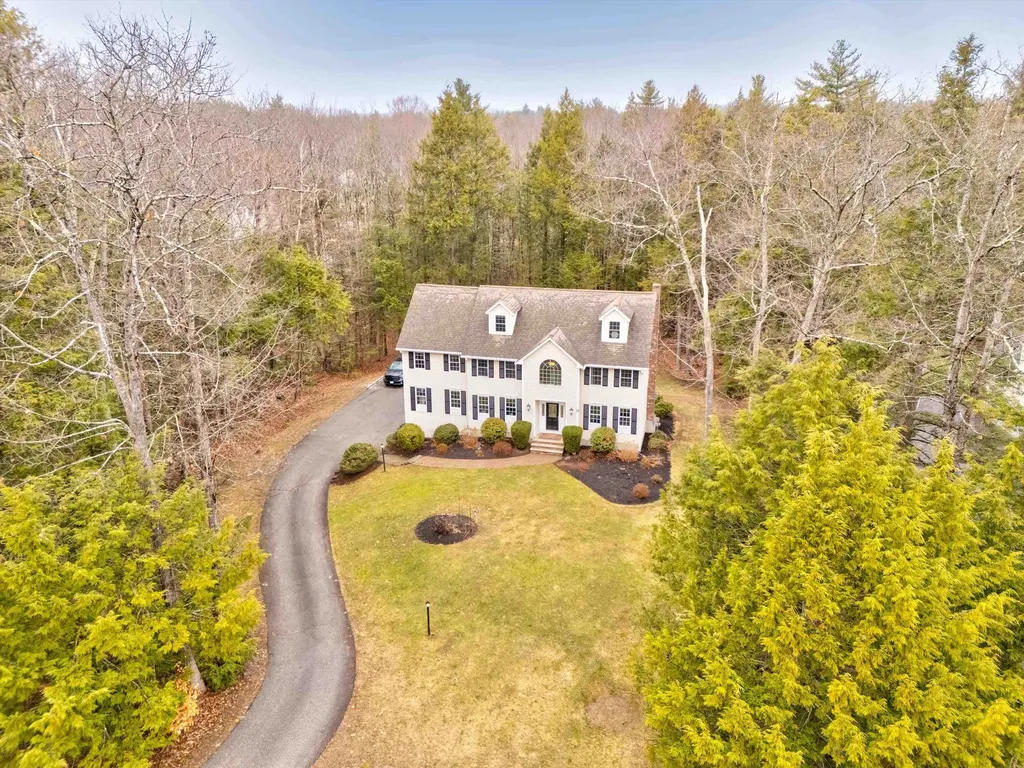 60 Mohawk Lane Brentwood NH 03833