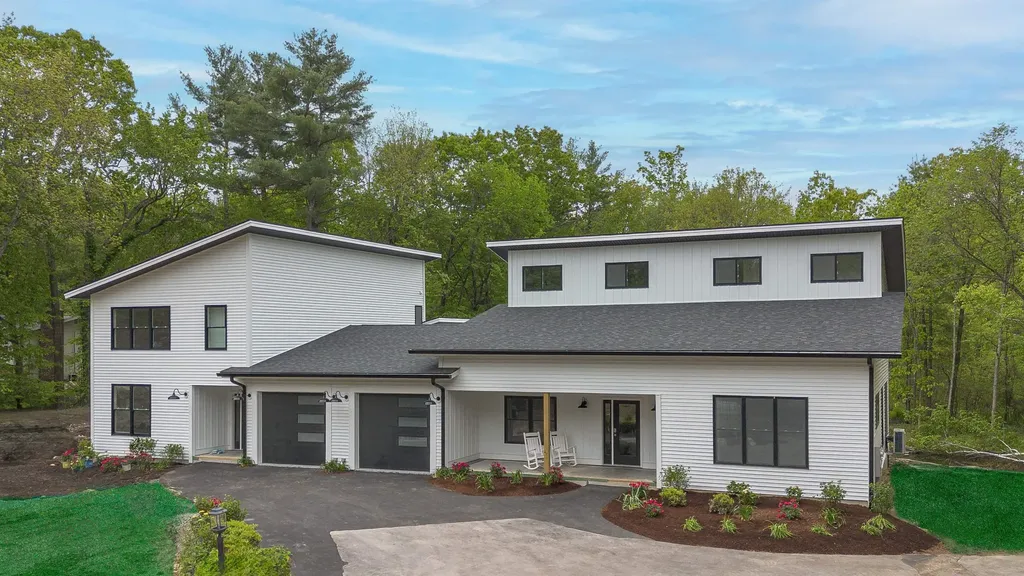99 Rockingham Road Londonderry NH 03053