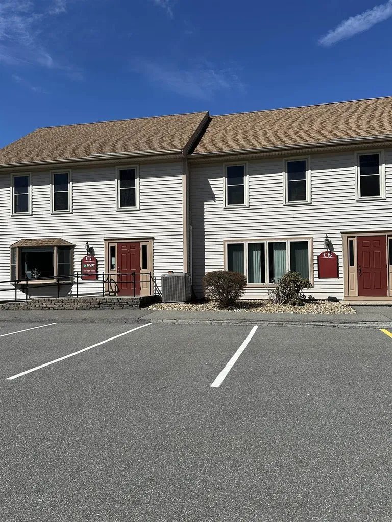 12 Parmenter Road Londonderry NH 03032