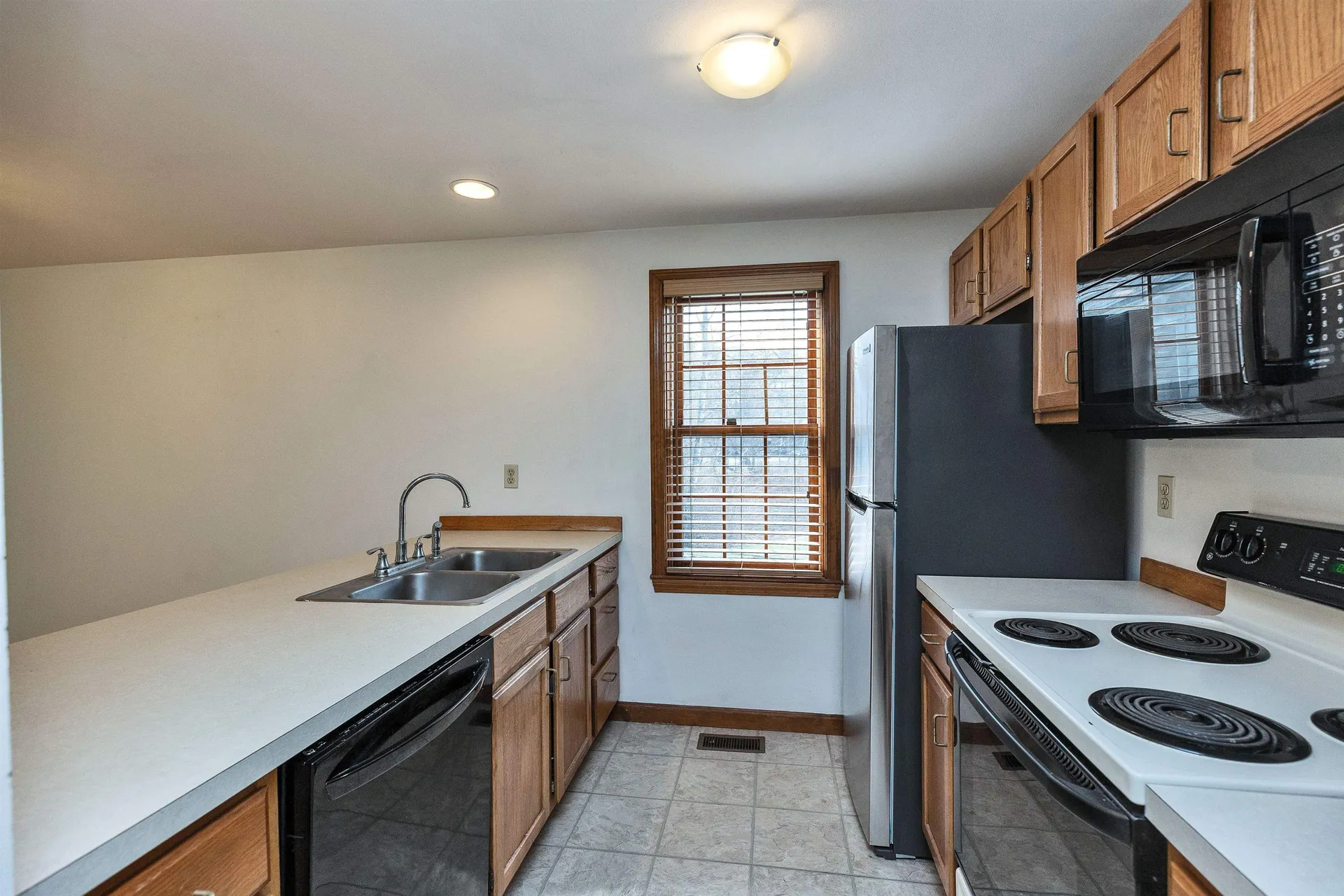 28 Montrose Drive Stratham NH 03885