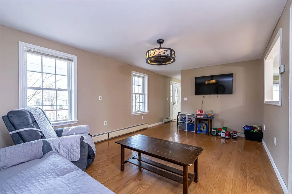 8 Bentwood Street Concord NH 03303