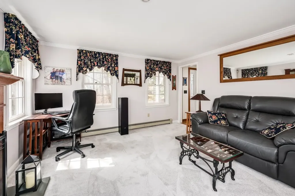 4 Meader Lane Durham NH 03824