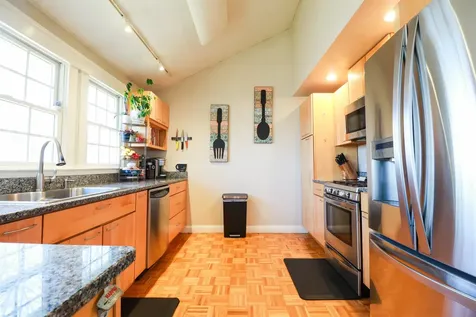 89 Arcadian Way Hartford VT 05059-3046