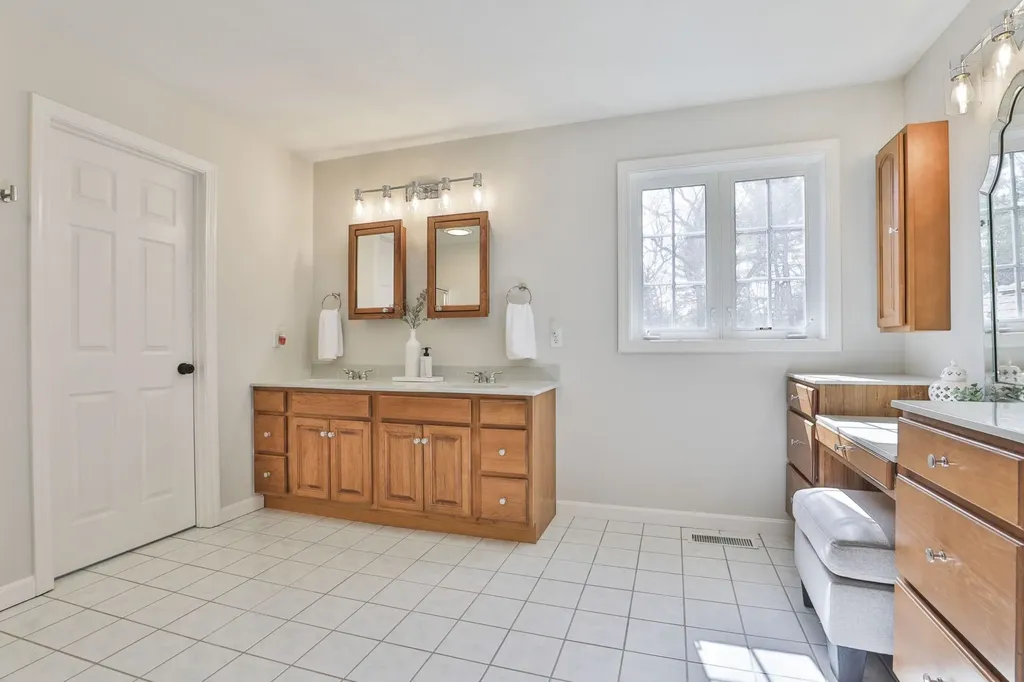 9 Copeland Drive Hudson NH 03051