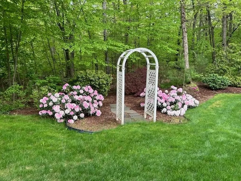 9 Copeland Drive Hudson NH 03051