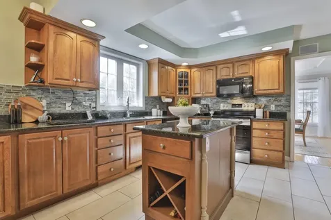 9 Copeland Drive Hudson NH 03051