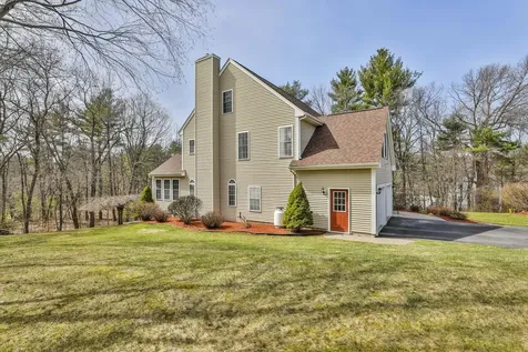 9 Copeland Drive Hudson NH 03051