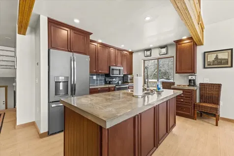 4527 Mountain Road Stowe VT 05672