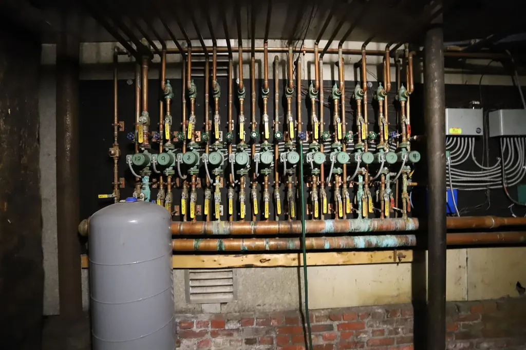 2 Cross, 24 Main, 109/113/123/389 Railroad Street Brighton VT 05846