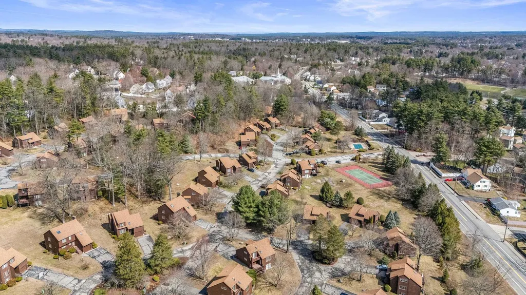 11 Gloucester Lane Nashua NH 03063