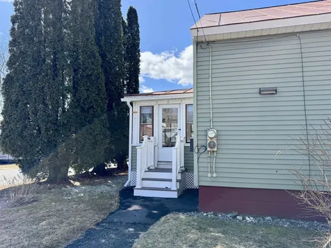 6 Demers Avenue Hartford VT 05001-1602
