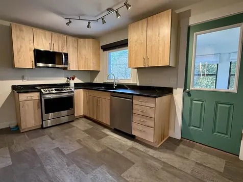 6 Demers Avenue Hartford VT 05001-1602
