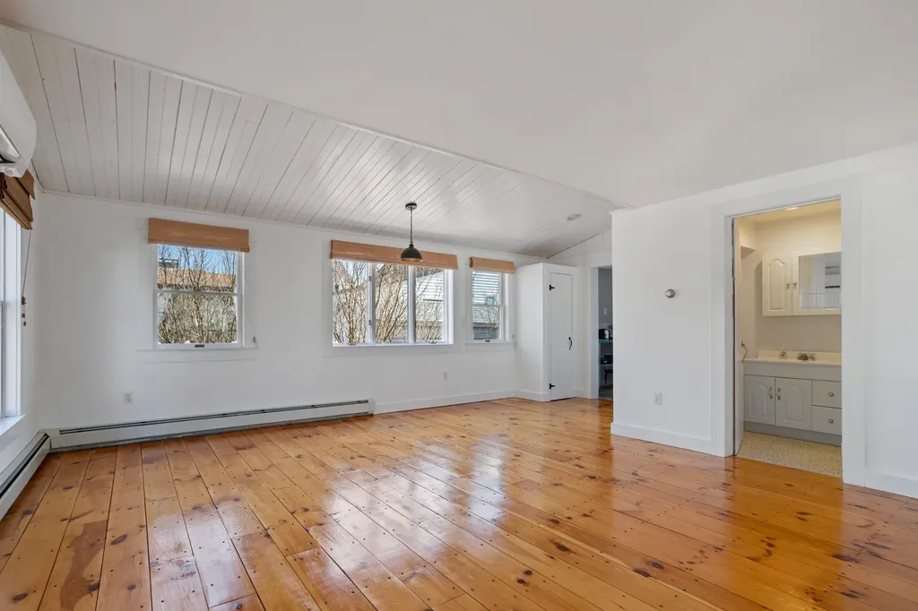 9 Tyngsboro Street Seabrook NH 03874