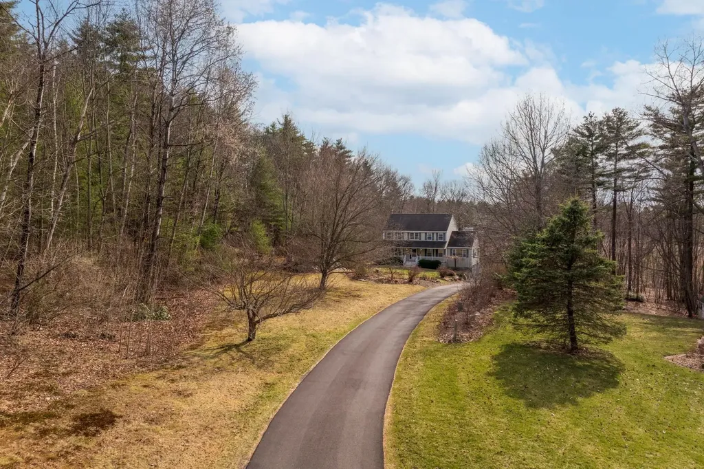 110 Sky View Drive Pelham NH 03076