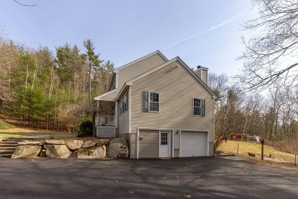 110 Sky View Drive Pelham NH 03076