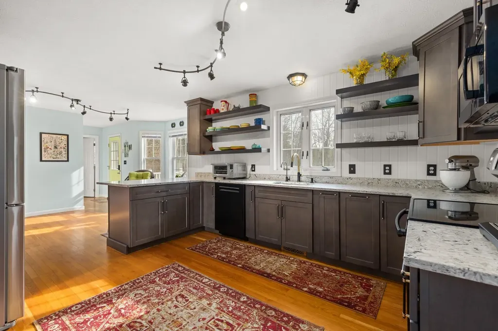 110 Sky View Drive Pelham NH 03076