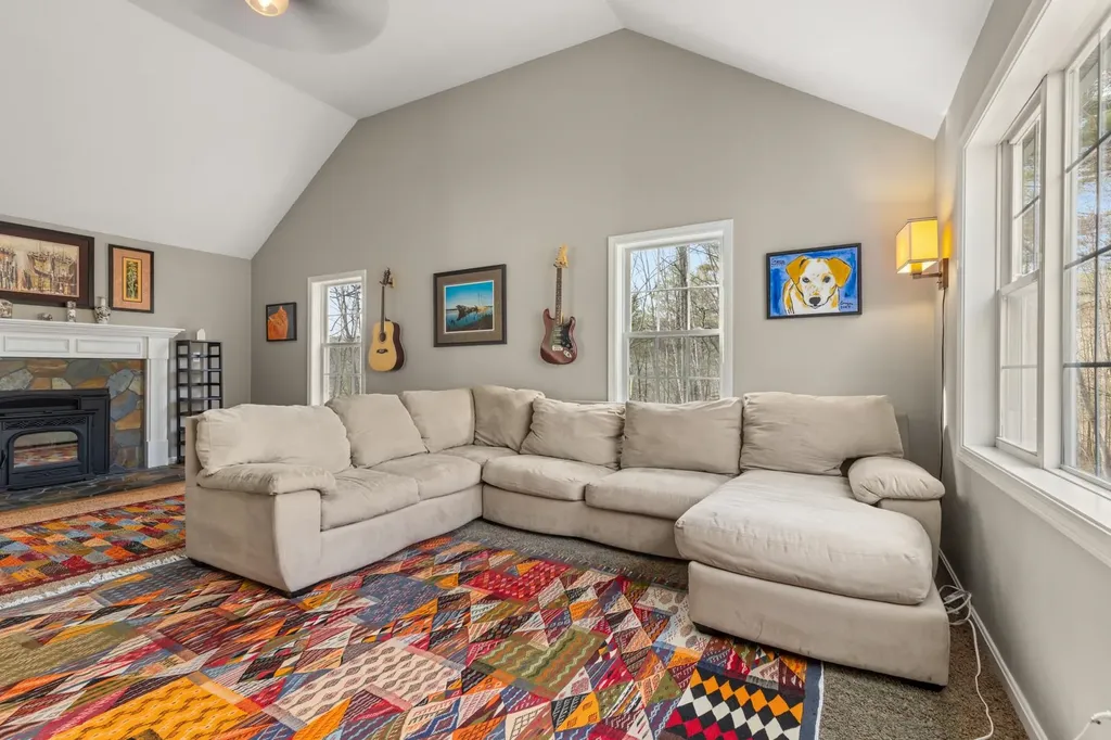 110 Sky View Drive Pelham NH 03076