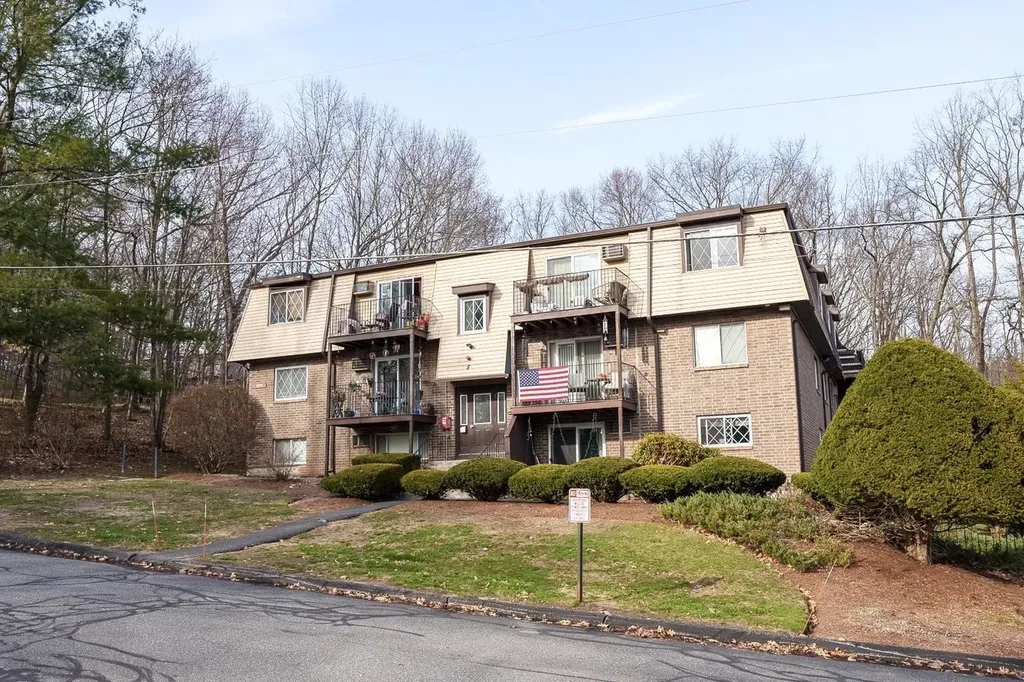 5 Silvestri Circle Derry NH 03038