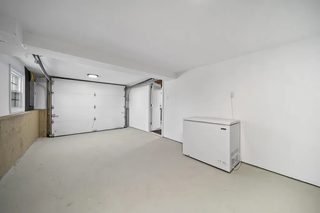 156 Chester Road Derry NH 03038