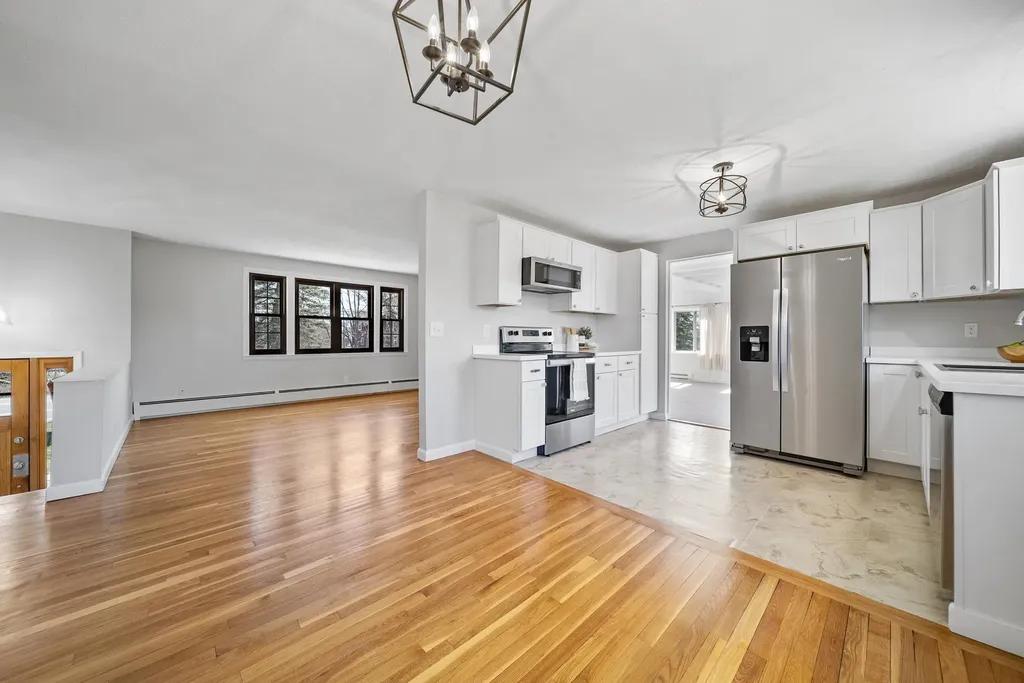 156 Chester Road Derry NH 03038