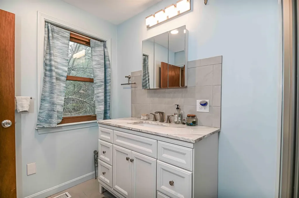 34 Cricket Lane Concord NH 03301