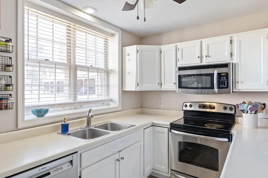 48 Chestnut Lane Colchester VT 05446