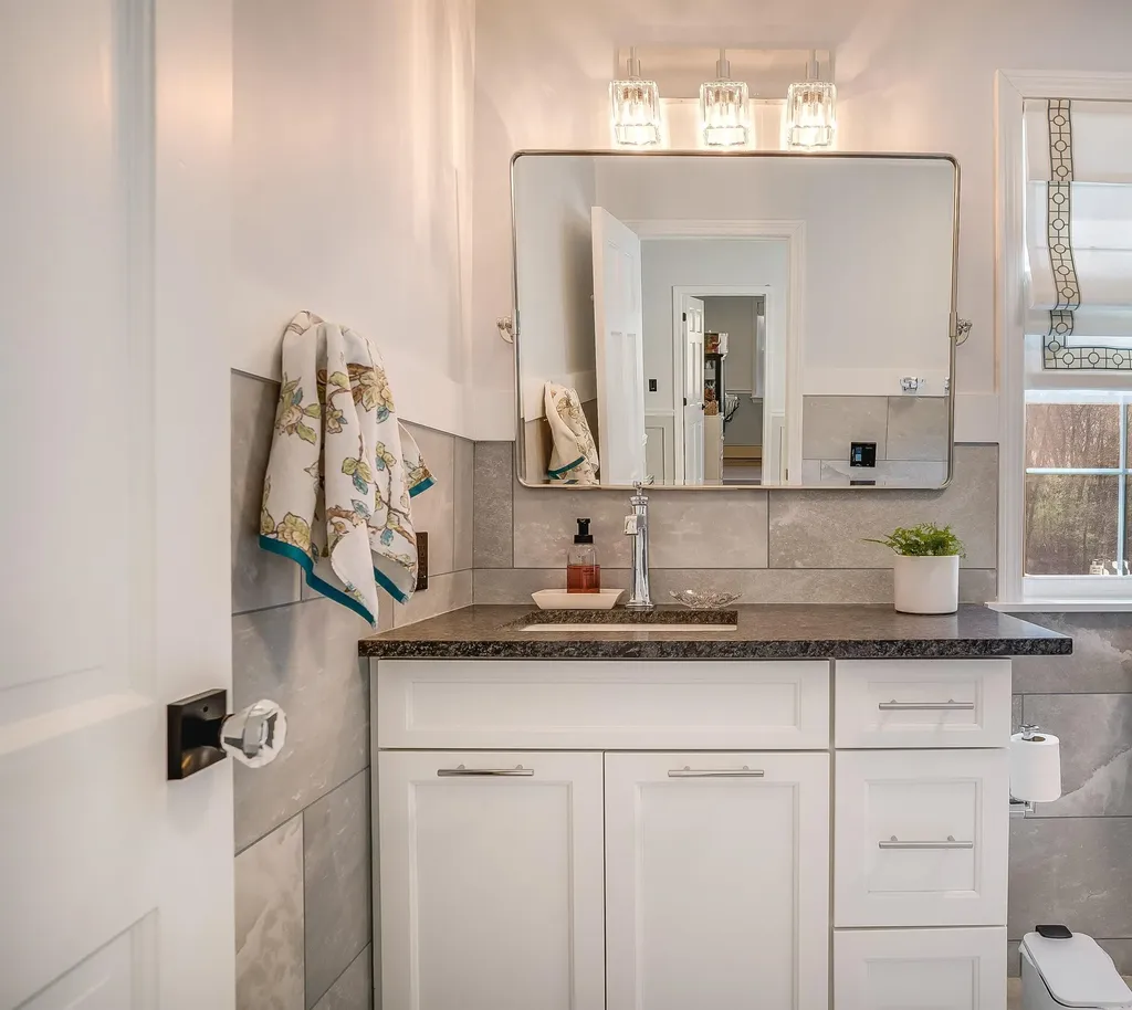 8 Stoneybrook Lane Salem NH 03079