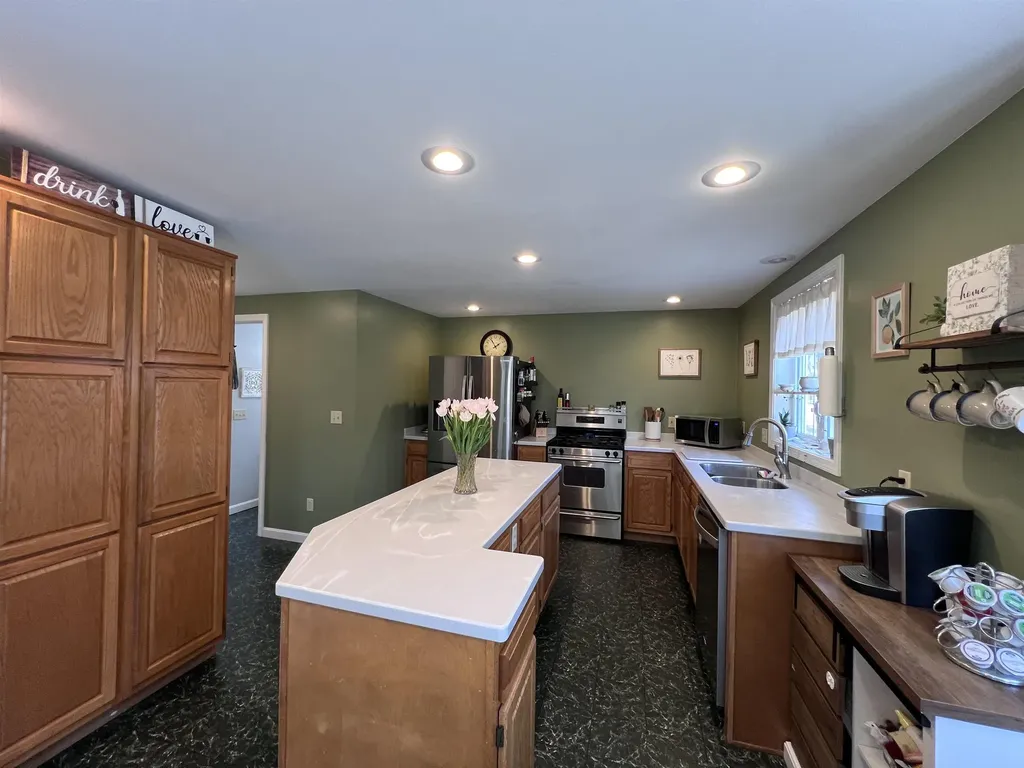 7 Prevere Road Raymond NH 03077