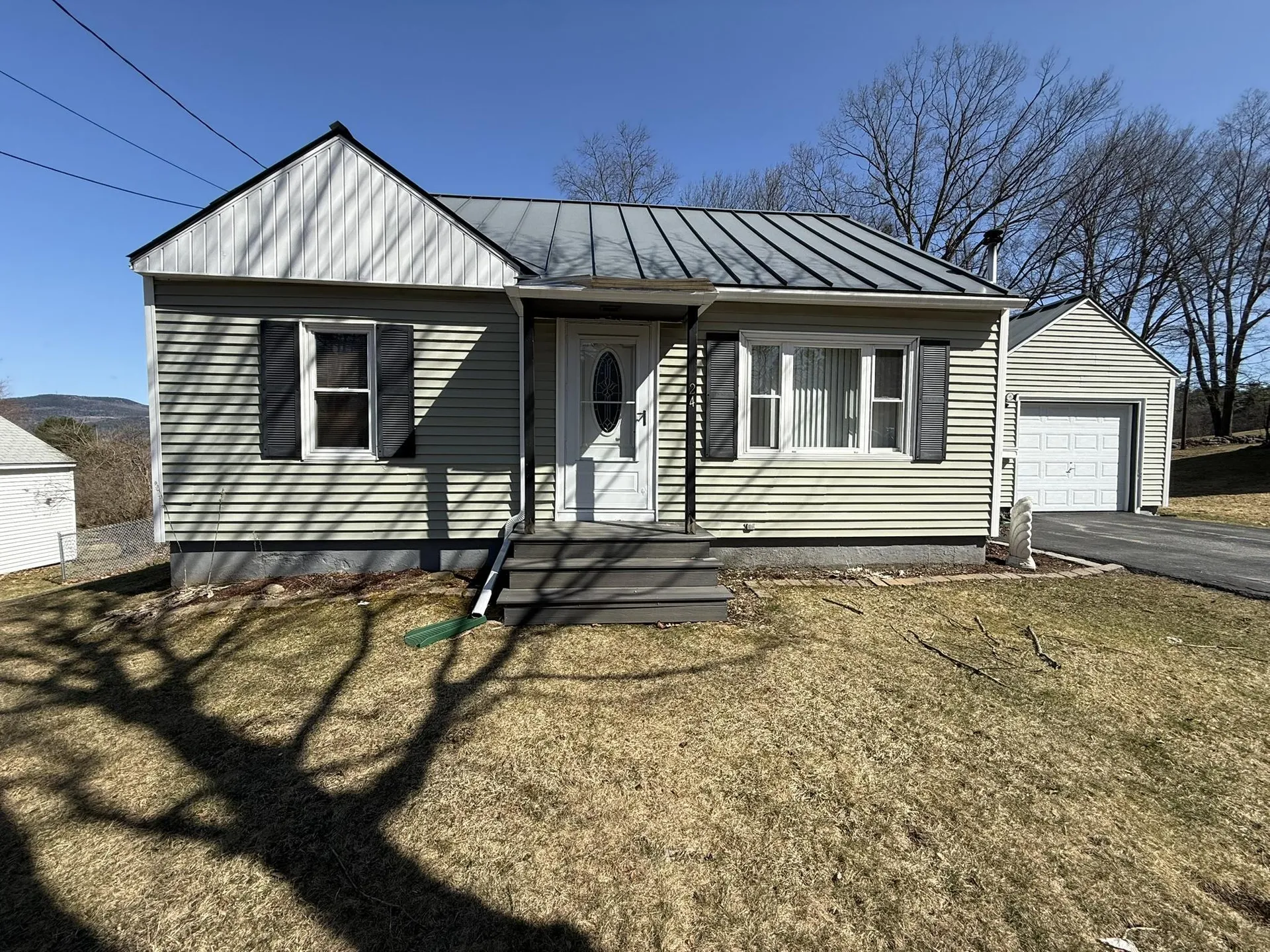 24 Leslie Avenue Claremont NH 03743