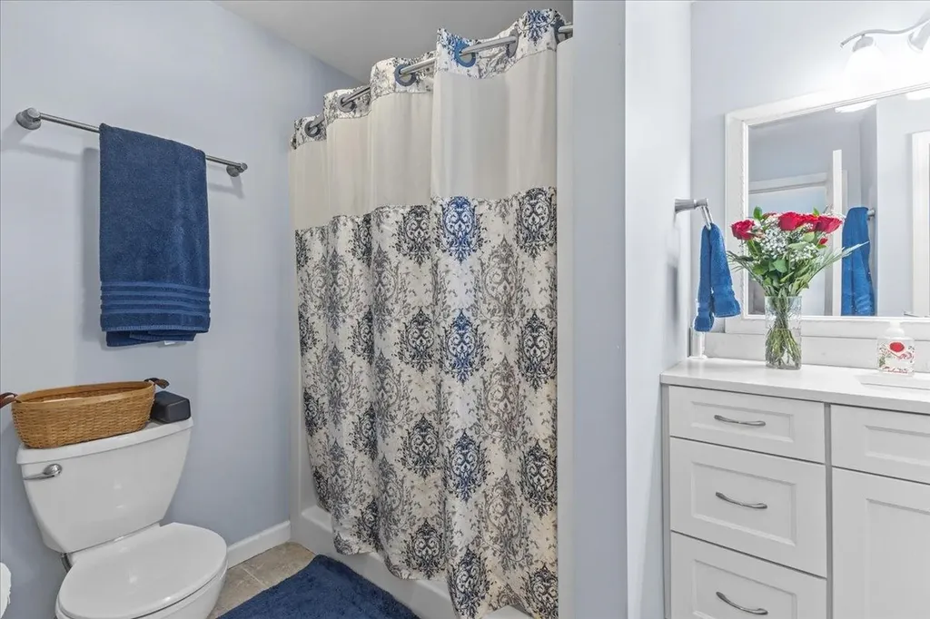 39 James Way Colchester VT 05446