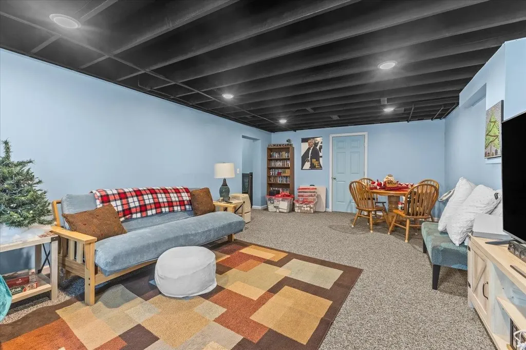 39 James Way Colchester VT 05446