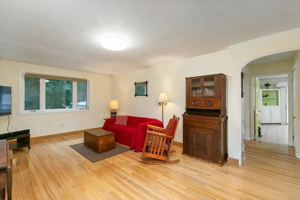 76 Hilldale Avenue South Hampton NH 03827