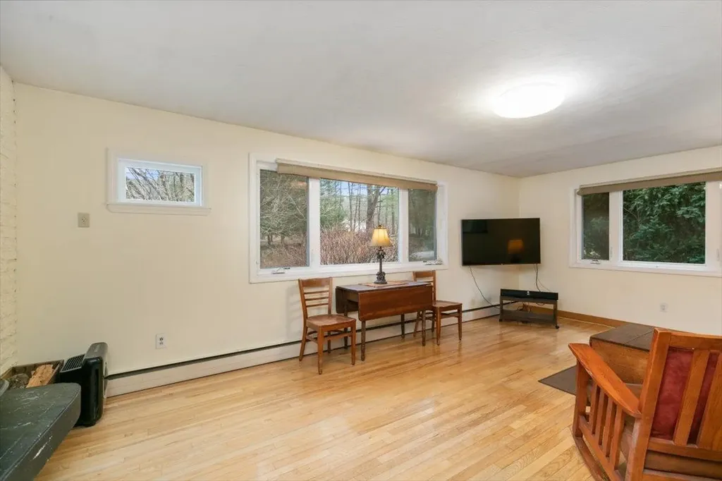 76 Hilldale Avenue South Hampton NH 03827