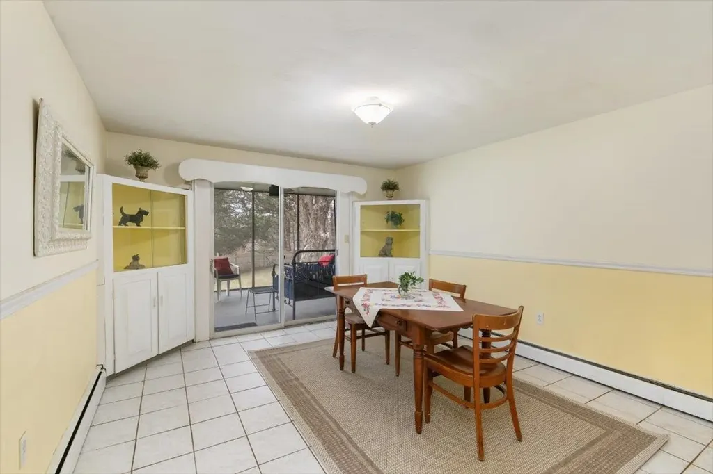 76 Hilldale Avenue South Hampton NH 03827