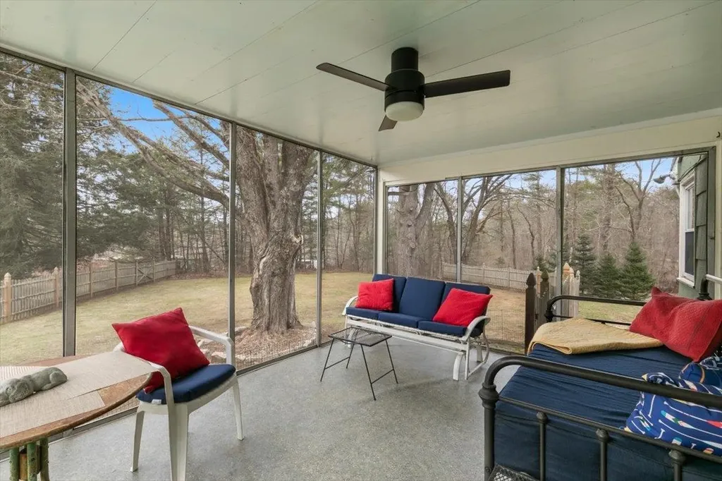 76 Hilldale Avenue South Hampton NH 03827