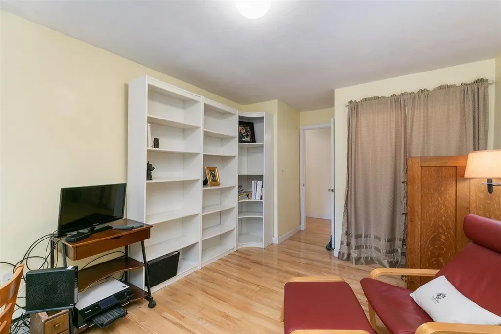 76 Hilldale Avenue South Hampton NH 03827