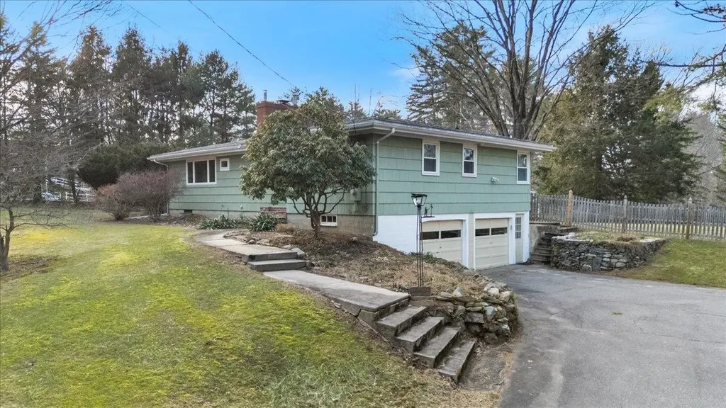 76 Hilldale Avenue South Hampton NH 03827